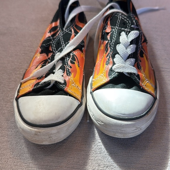 Converse All Star Youth Multicolor Fire Fashion Sneakers Multicolor Fire Size 13 - Picture 2 of 8